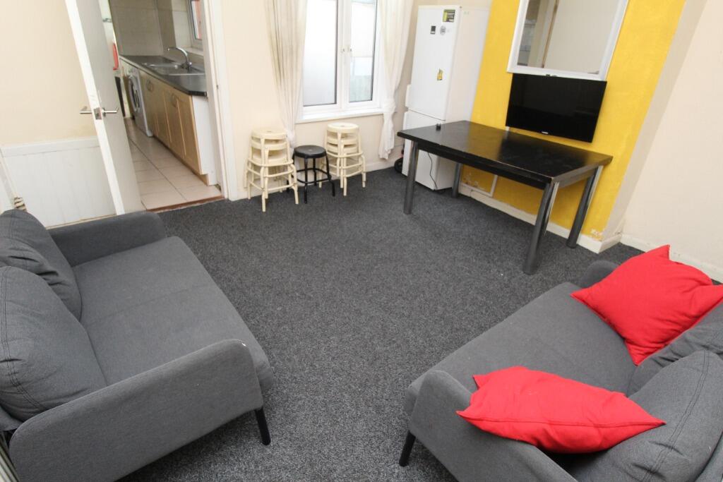 5 bed Semi Detached for rent in Wilford. From Nicholas Humphreys - Nottingham