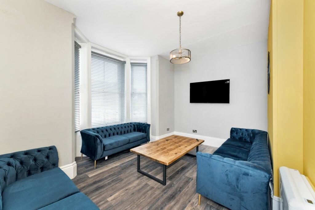 12 bed Town House for rent in Nottingham. From Nicholas Humphreys - Nottingham