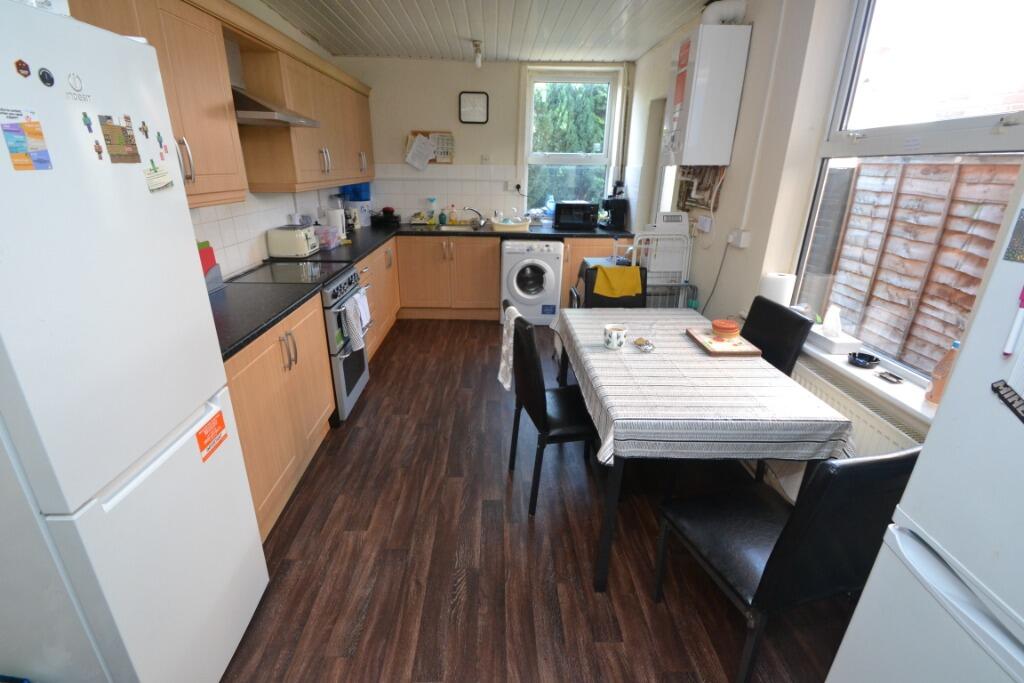4 bed Mid Terraced House for rent in Nottingham. From Nicholas Humphreys - Nottingham