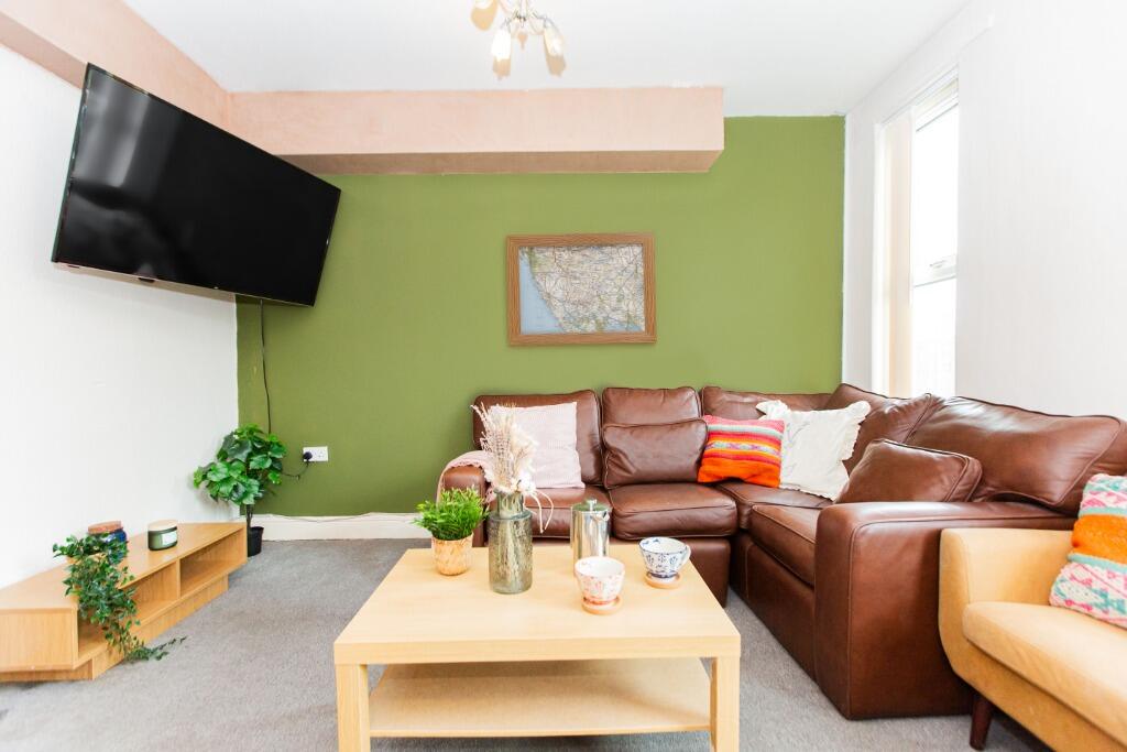 4 bed Semi Detached for rent in West Bridgford. From Nicholas Humphreys - Nottingham 4 bed Semi Detached for rent in West Bridgford. From Nicholas Humphreys - Nottingham