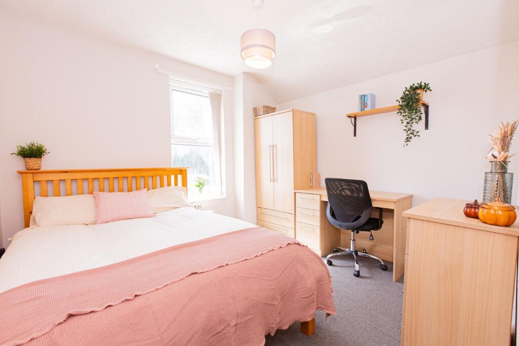 4 bed Semi Detached for rent in West Bridgford. From Nicholas Humphreys - Nottingham