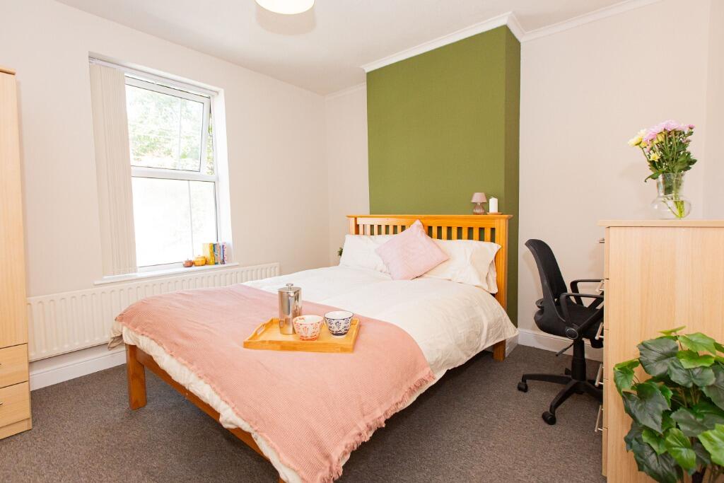 5 bed Detached for rent in West Bridgford. From Nicholas Humphreys - Nottingham