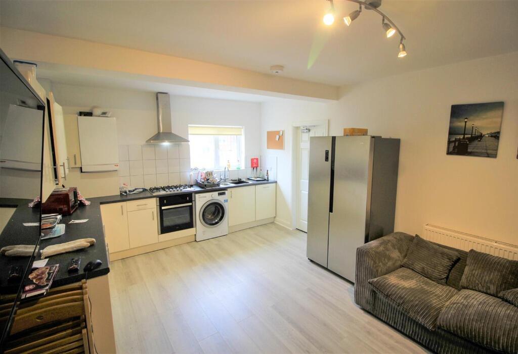 6 bed Detached for rent in Nottingham. From Nicholas Humphreys - Nottingham 6 bed Detached for rent in Nottingham. From Nicholas Humphreys - Nottingham