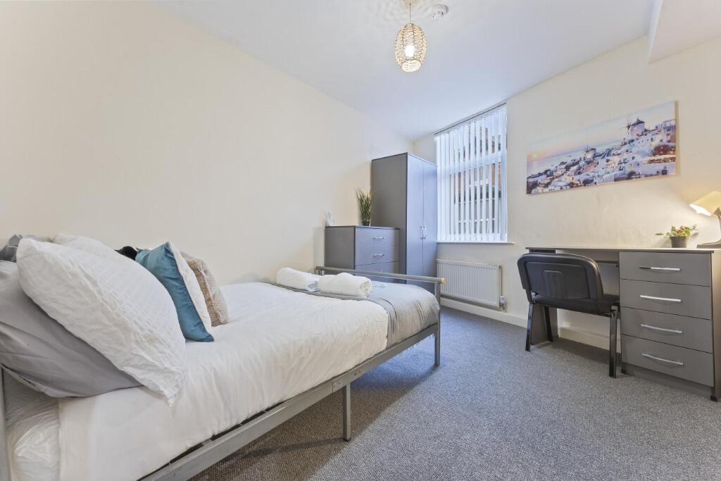 5 bed Mid Terraced House for rent in Nottingham. From Nicholas Humphreys - Nottingham