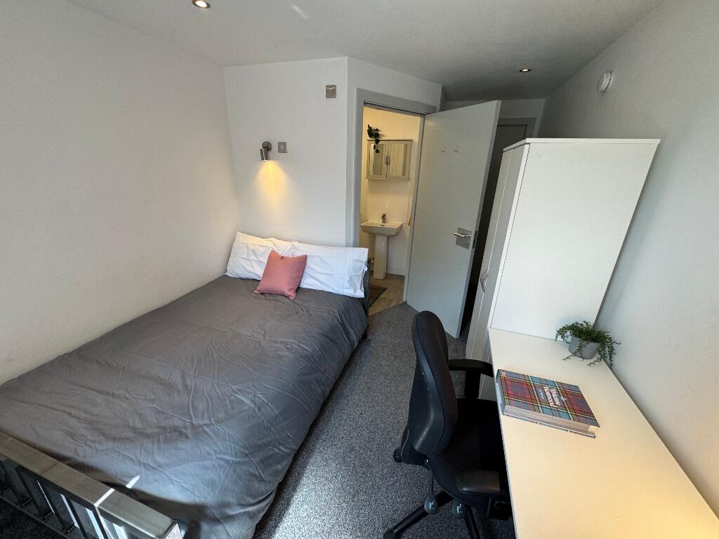 5 bed 1st Floor Flat for rent in Beeston. From Nicholas Humphreys - Nottingham