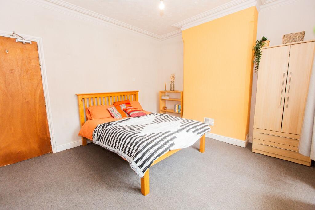5 bed Detached for rent in West Bridgford. From Nicholas Humphreys - Nottingham 5 bed Detached for rent in West Bridgford. From Nicholas Humphreys - Nottingham