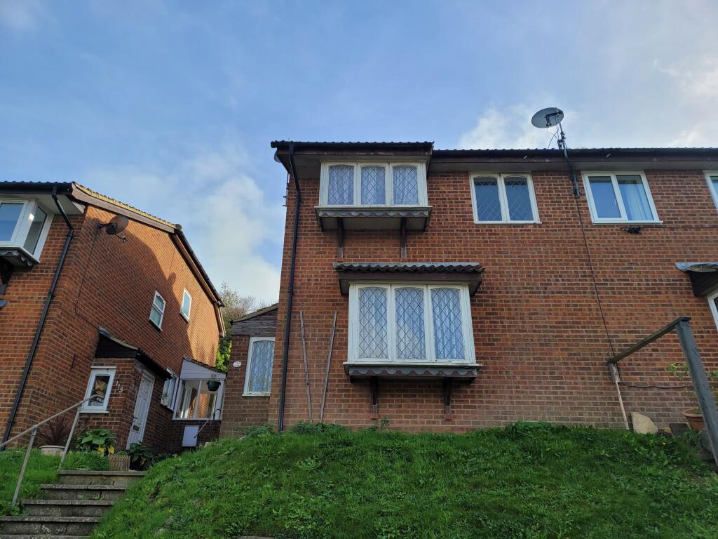 2 bed Mid Terraced House for rent in Hastings. From Northwood - Eastbourne