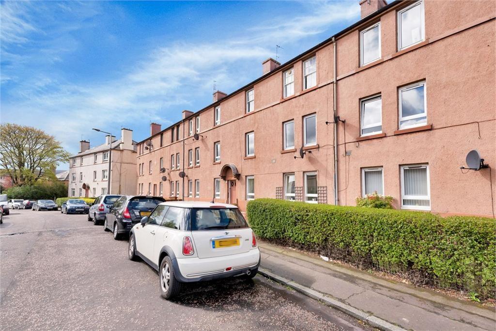 2 bed 1st Floor Flat for rent in Hermiston. From Northwood - Edinburgh