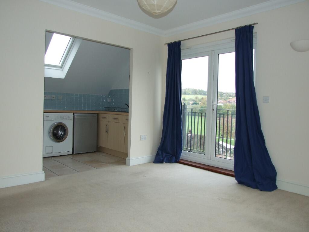 2 bed 1st Floor Flat for rent in High Wycombe. From Northwood - High Wycombe