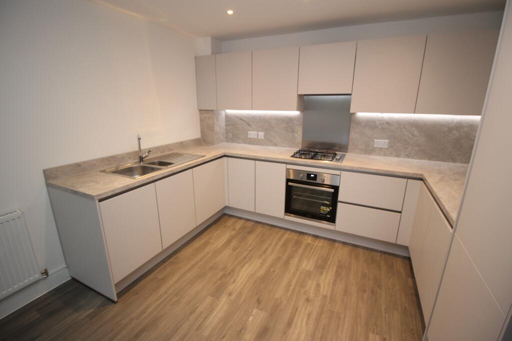 1 bed 1st Floor Flat for rent in High Wycombe. From Northwood - High Wycombe