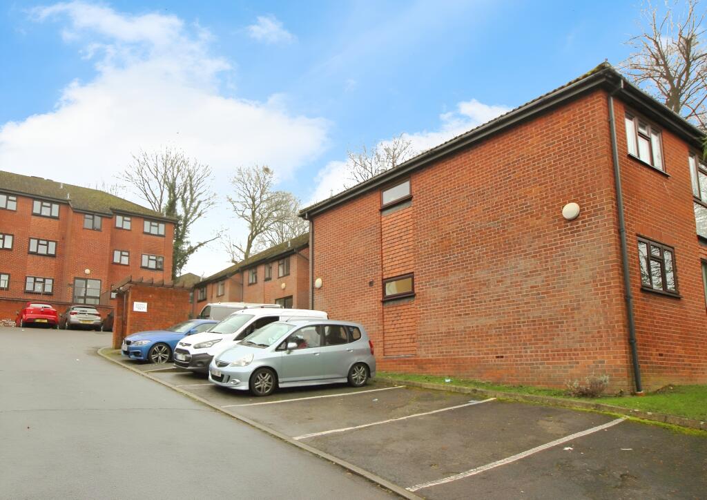 2 bed 1st Floor Flat for rent in Downley. From Northwood - High Wycombe 2 bed 1st Floor Flat for rent in Downley. From Northwood - High Wycombe