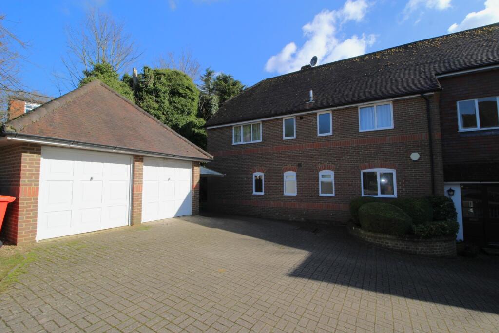 3 bed 1st Floor Flat for rent in Downley. From Northwood - High Wycombe 3 bed 1st Floor Flat for rent in Downley. From Northwood - High Wycombe