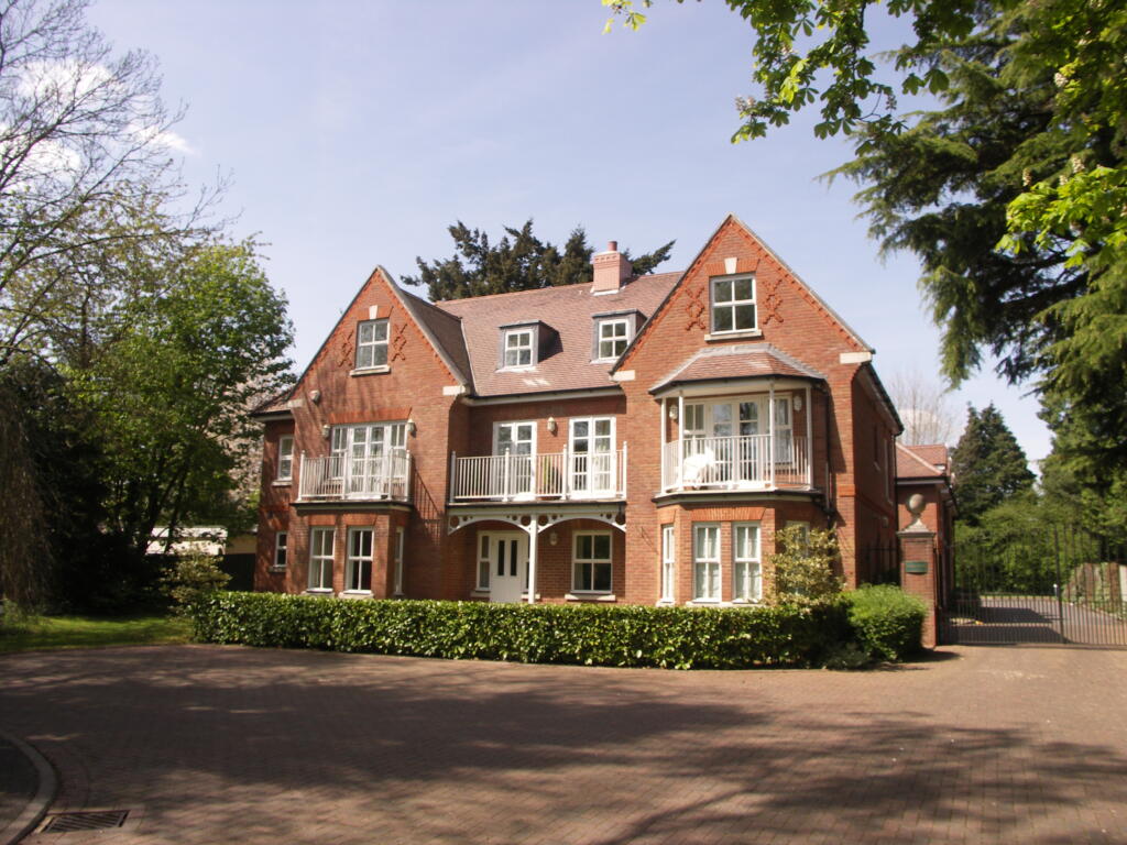 2 bed 1st Floor Flat for rent in Downley. From Northwood - High Wycombe 2 bed 1st Floor Flat for rent in Downley. From Northwood - High Wycombe