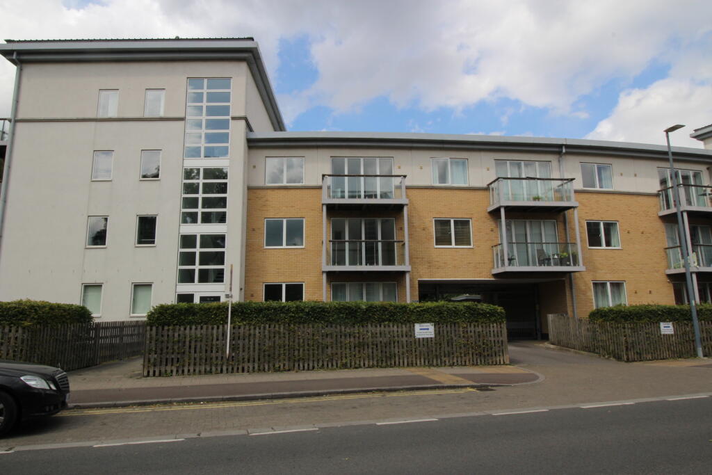 1 bed 1st Floor Flat for rent in High Wycombe. From Northwood - High Wycombe