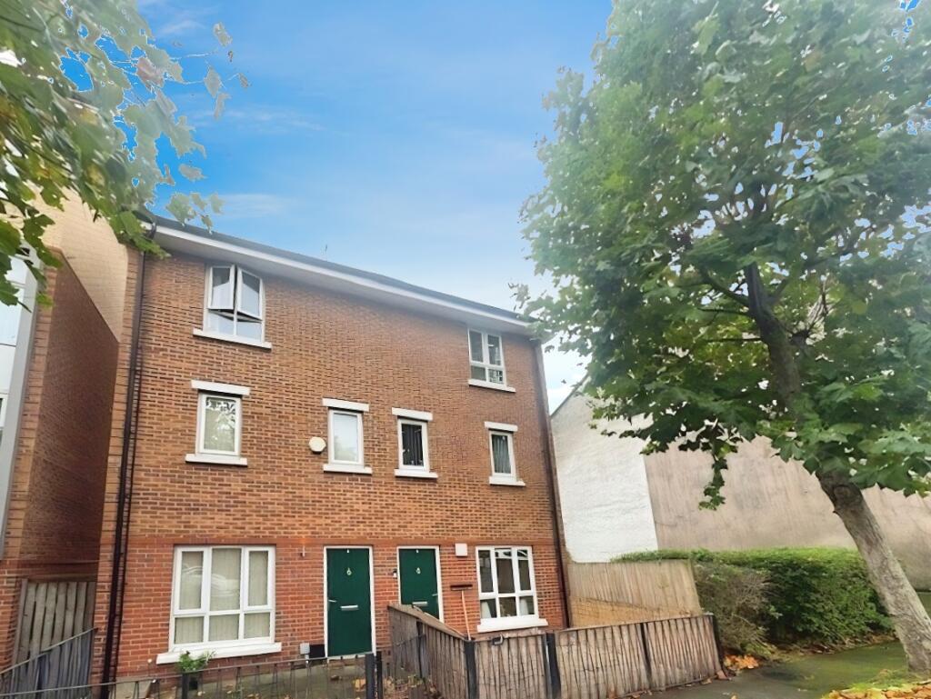 3 bed Town House for rent in Liverpool. From Northwood - Liverpool