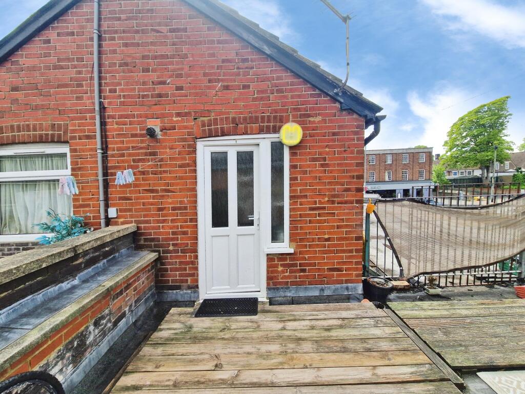 1 bed 1st Floor Flat for rent in Mangrove Green. From Northwood - Luton