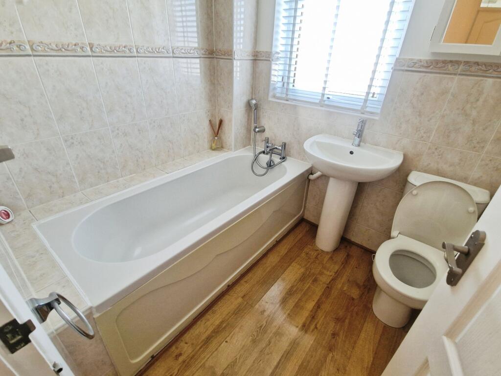 3 bed Mid Terraced House for rent in Cockernhoe. From Northwood - Luton