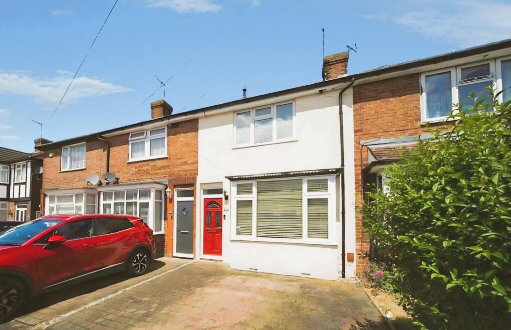 2 bed Mid Terraced House for rent in Mangrove Green. From Northwood - Luton