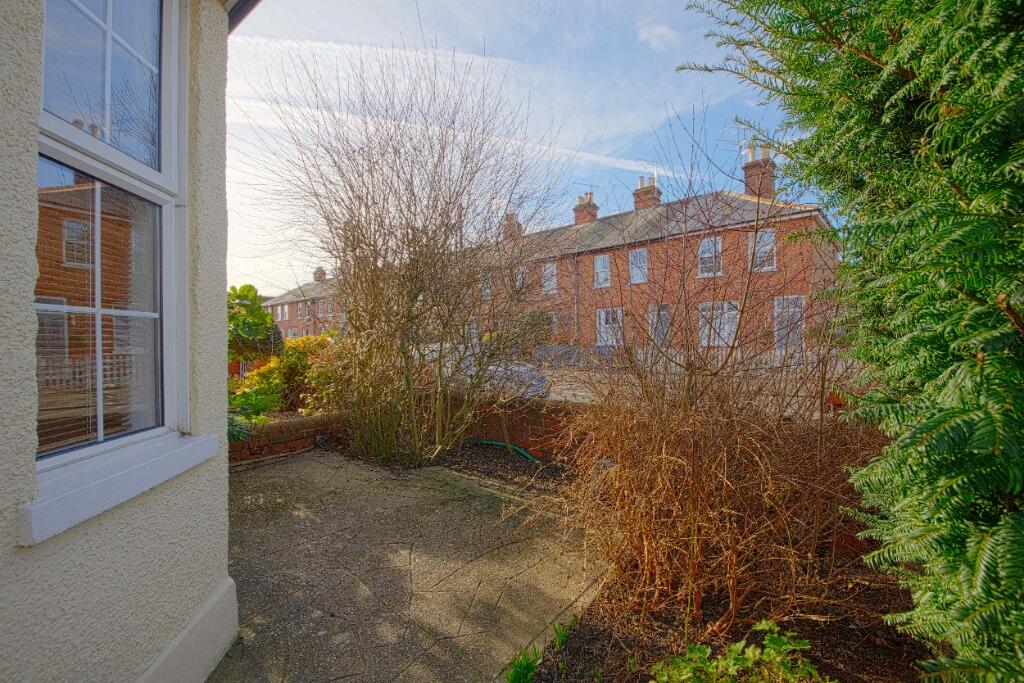 1 bed 1st Floor Flat for rent in Maidenhead. From Northwood - Maidenhead