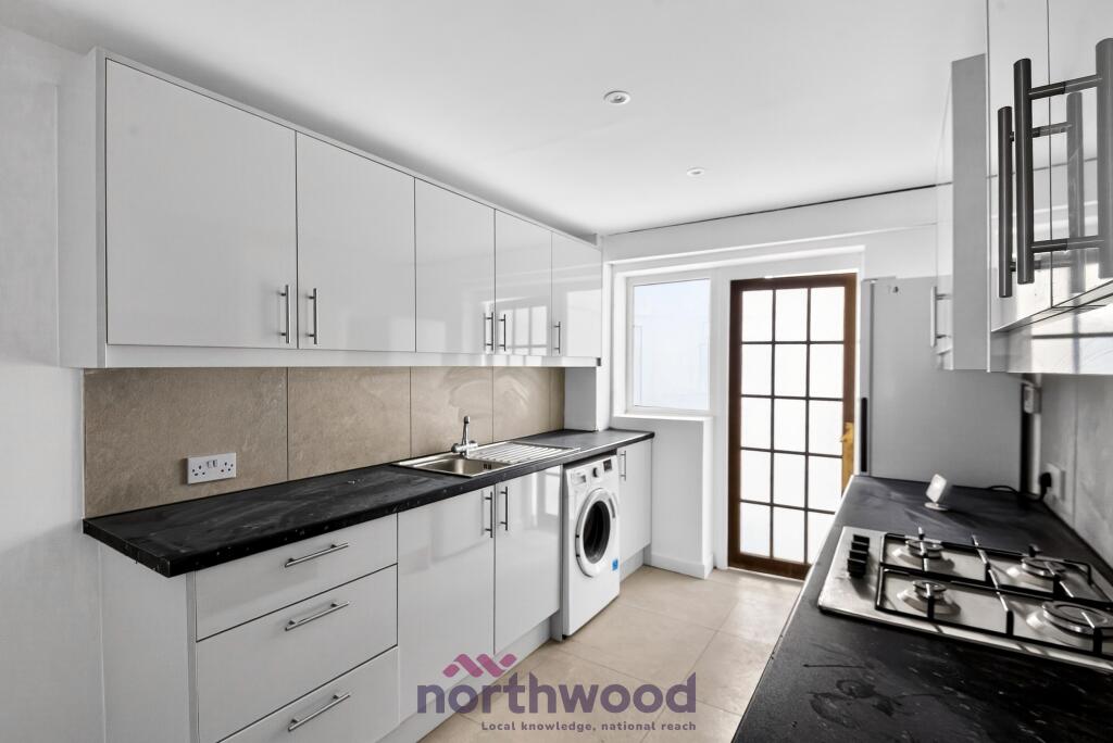 3 bed End of Terrace for rent in Holyport. From Northwood - Maidenhead