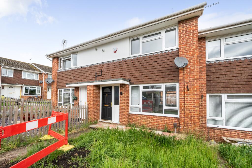 2 bed Mid Terraced House for rent in Maidenhead. From Northwood - Maidenhead