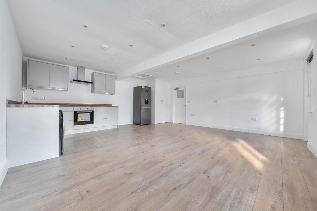 2 bed 1st Floor Flat for rent in Maidenhead. From Northwood - Maidenhead 2 bed 1st Floor Flat for rent in Maidenhead. From Northwood - Maidenhead