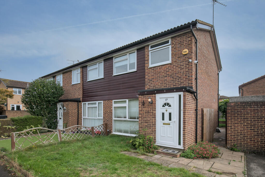 3 bed Mid Terraced House for rent in Woolley Green. From Northwood - Maidenhead