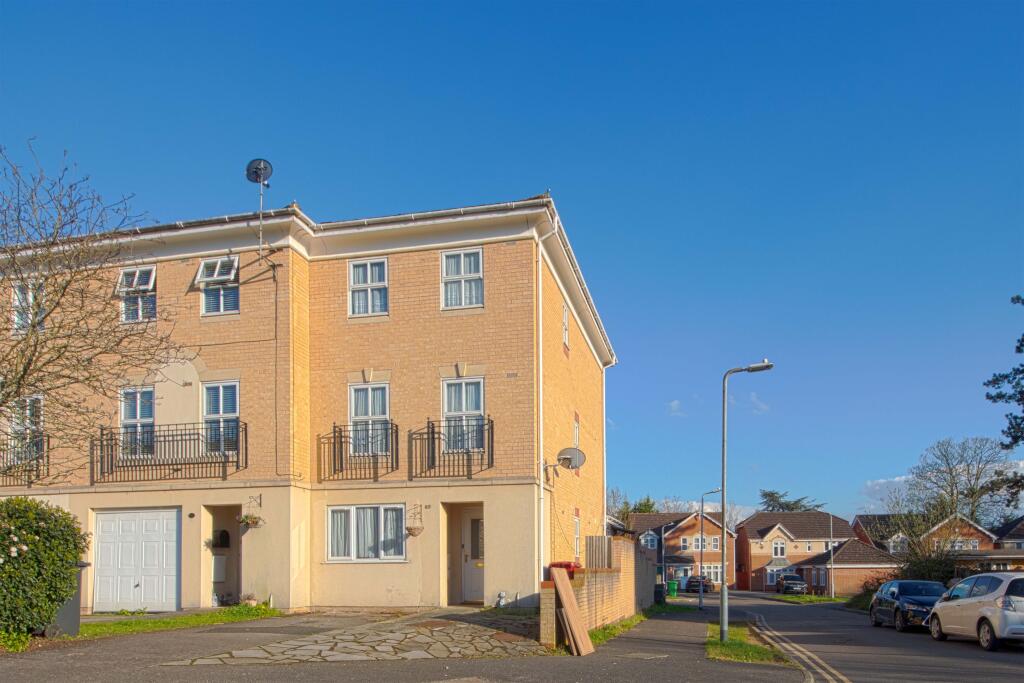 5 bed Town House for rent in Myrke. From Northwood - Maidenhead 5 bed Town House for rent in Myrke. From Northwood - Maidenhead