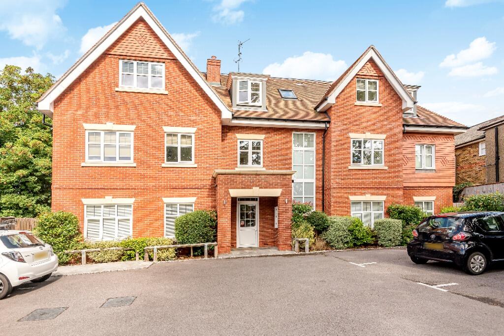 1 bed 1st Floor Flat for rent in Maidenhead. From Northwood - Maidenhead