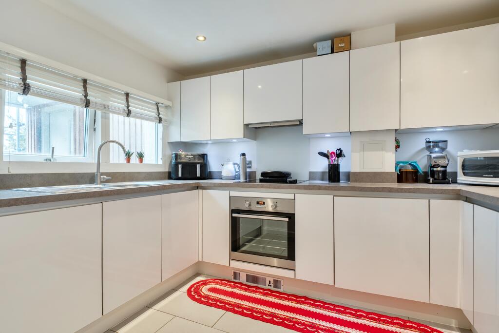 2 bed 1st Floor Flat for rent in Maidenhead. From Northwood - Maidenhead 2 bed 1st Floor Flat for rent in Maidenhead. From Northwood - Maidenhead