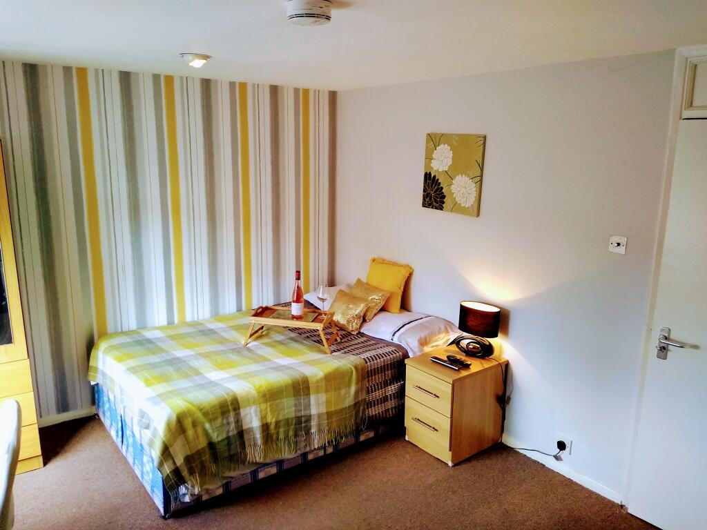 1 bed Mid Terraced House for rent in Maidenhead. From Northwood - Maidenhead 1 bed Mid Terraced House for rent in Maidenhead. From Northwood - Maidenhead