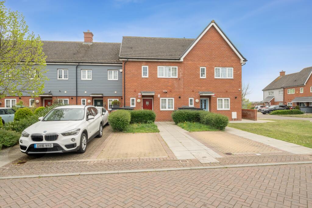 3 bed Mid Terraced House for rent in Farnham Royal. From Northwood - Maidenhead 3 bed Mid Terraced House for rent in Farnham Royal. From Northwood - Maidenhead