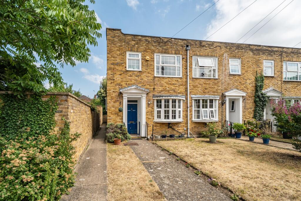 3 bed End of Terrace for rent in Maidenhead. From Northwood - Maidenhead