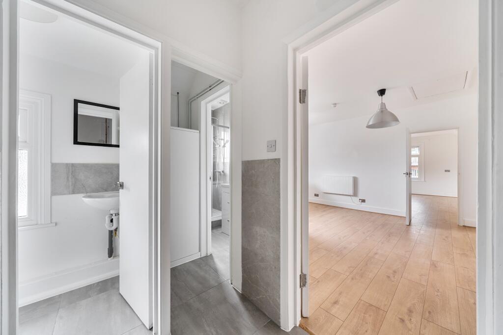 2 bed 1st Floor Flat for rent in Maidenhead. From Northwood - Maidenhead