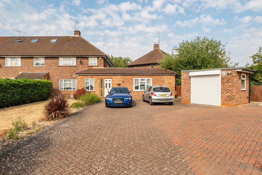 3 bed Semi Detached for rent in Hitchambury. From Northwood - Maidenhead