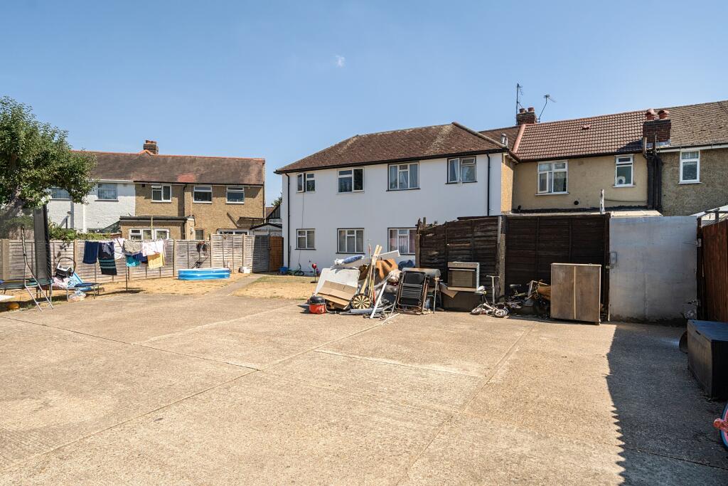 1 bed 1st Floor Flat for rent in Slough. From Northwood - Maidenhead