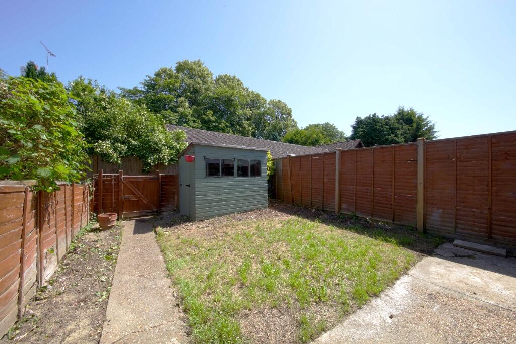 3 bed Mid Terraced House for rent in Maidenhead. From Northwood - Maidenhead