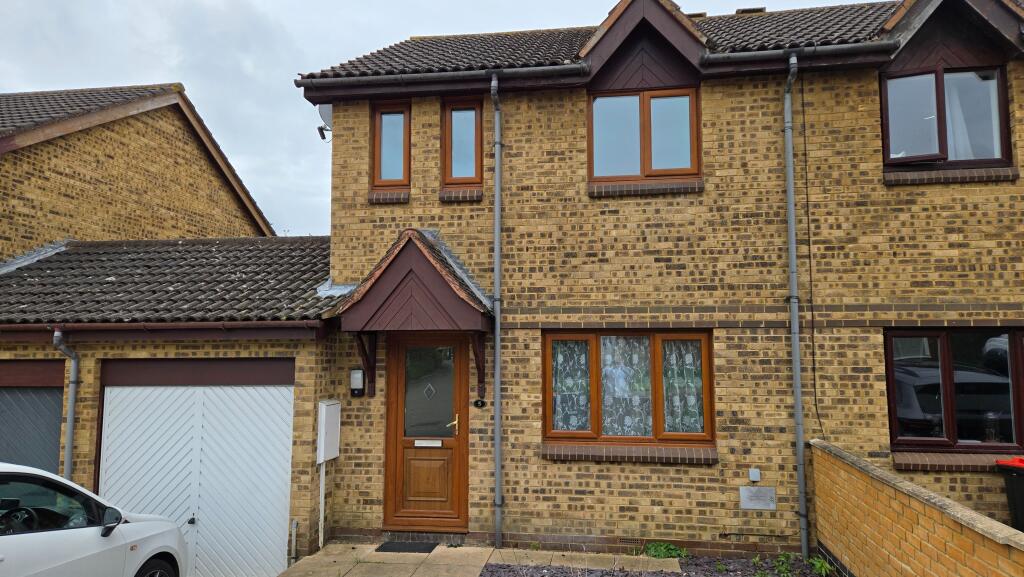 3 bed Semi Detached for rent in Calverton. From Northwood - Milton Keynes