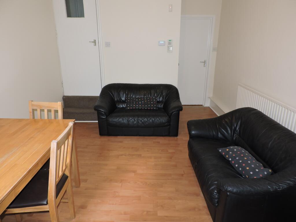 4 bed Mid Terraced House for rent in Nottingham. From Northwood - Nottingham