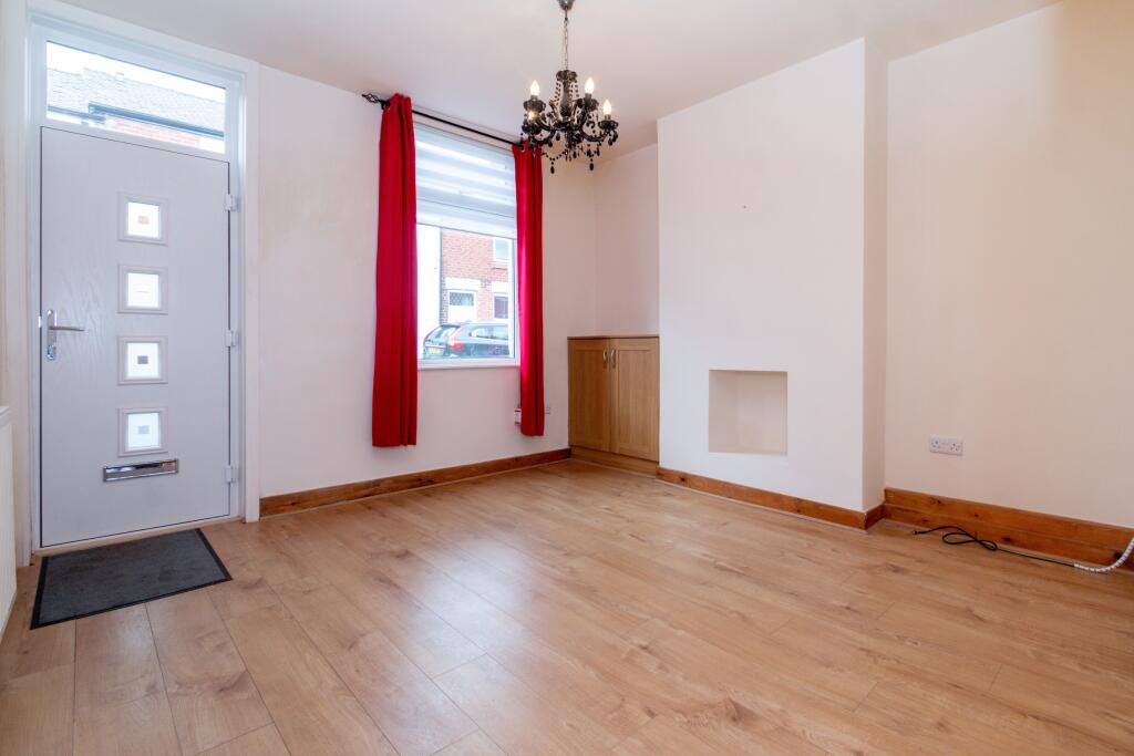 2 bed Mid Terraced House for rent in Stockport. From Northwood - Oldham