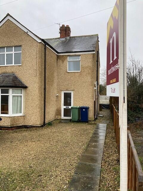 4 bed Semi Detached for rent in Elsfield. From Northwood - Oxford
