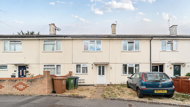 4 bed Mid Terraced House for rent in Elsfield. From Northwood - Oxford