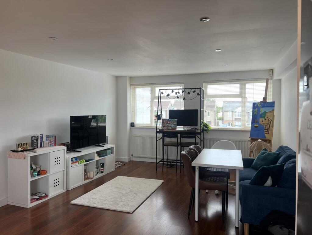 1 bed 1st Floor Flat for rent in Elsfield. From Northwood - Oxford