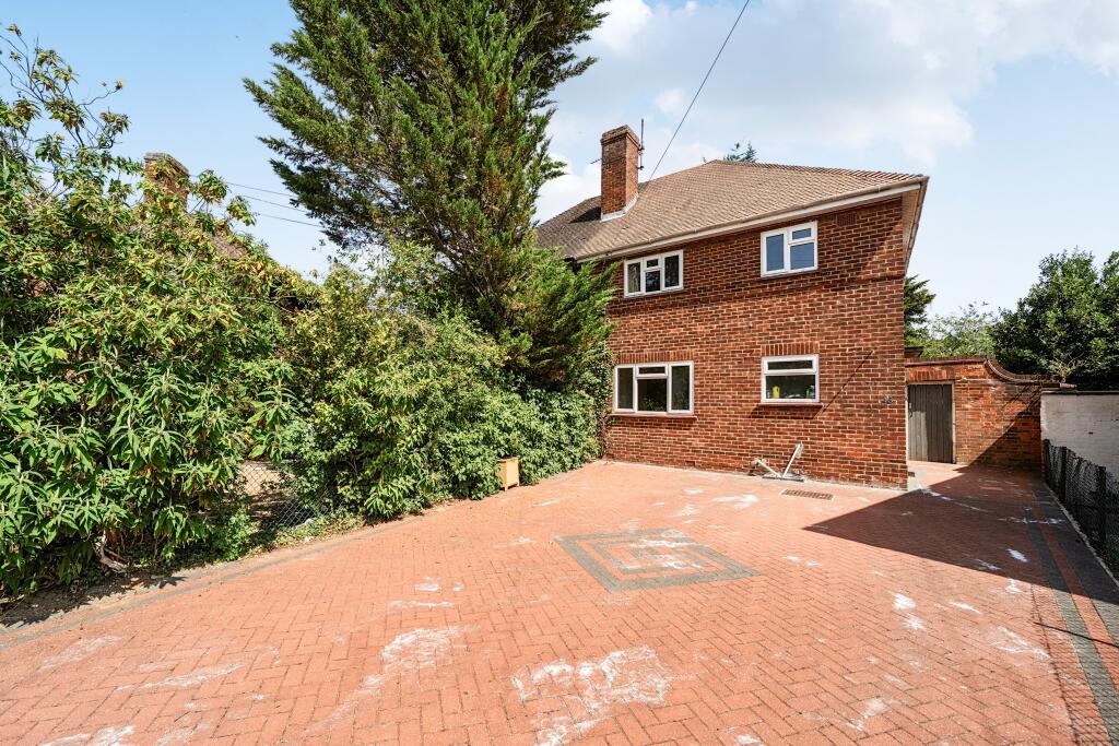 5 bed Semi Detached for rent in Elsfield. From Northwood - Oxford
