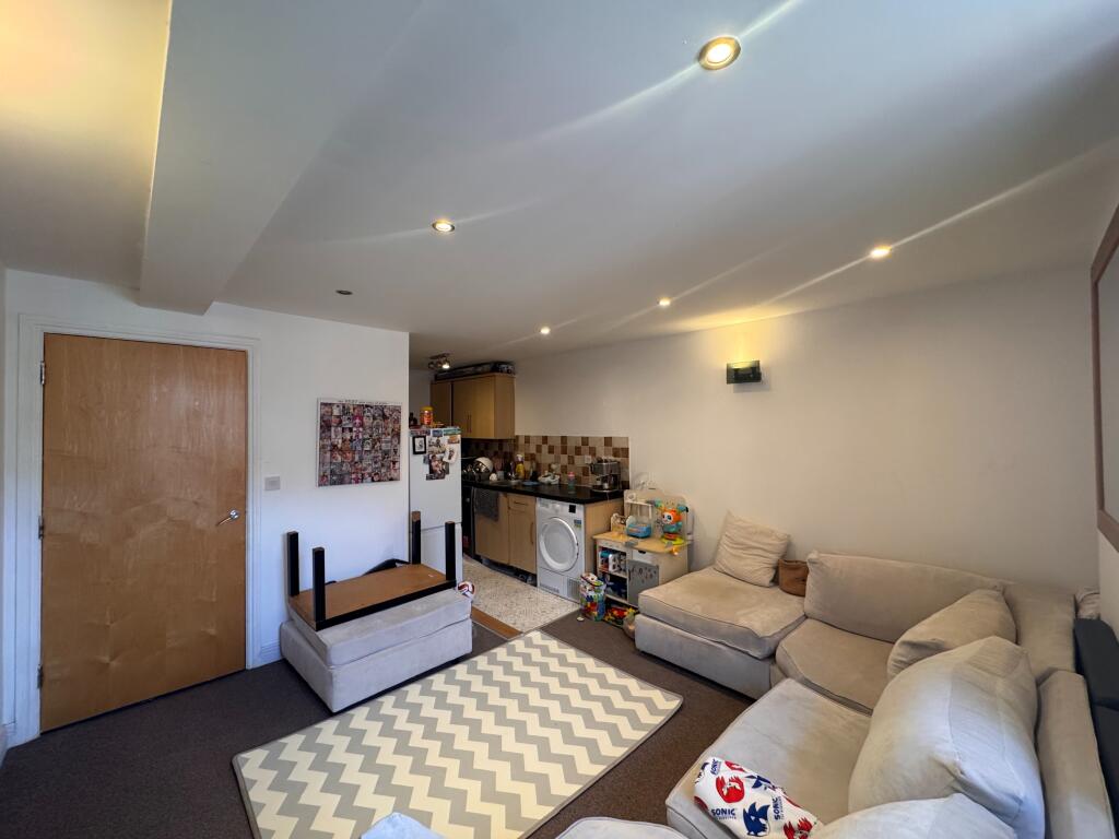 1 bed 1st Floor Flat for rent in Bournemouth. From Northwood - Portsmouth