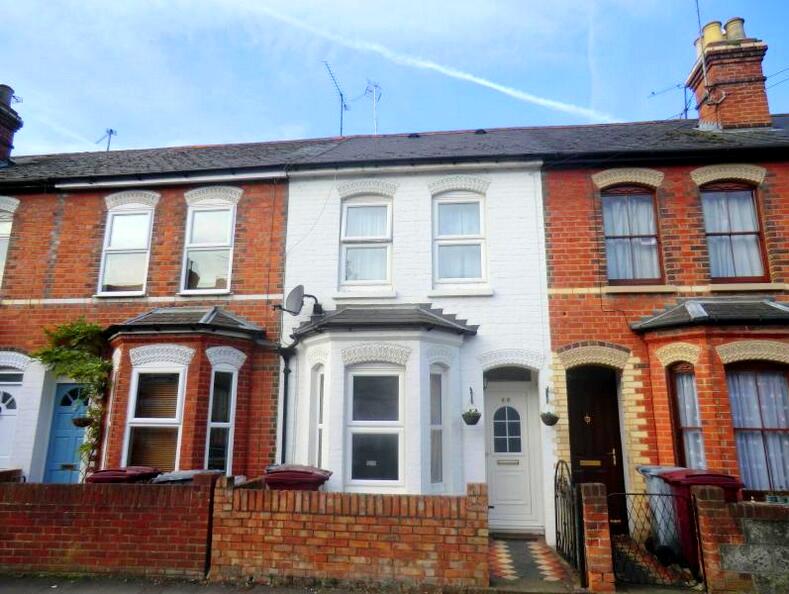 3 bed Mid Terraced House for rent in Burghfield. From Northwood - Reading