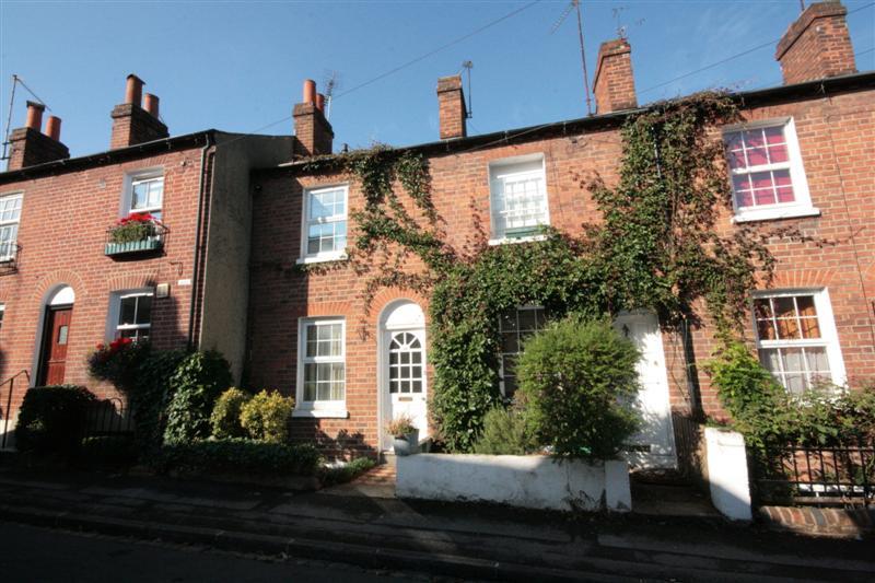 2 bed Mid Terraced House for rent in Reading. From Northwood - Reading