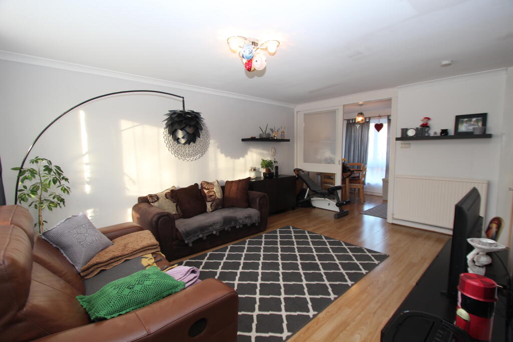 2 bed 1st Floor Flat for rent in Burghfield. From Northwood - Reading