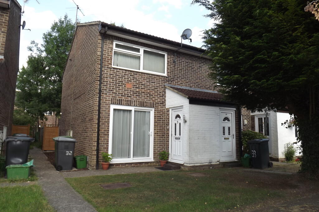 1 bed 1st Floor Flat for rent in Burghfield. From Northwood - Reading