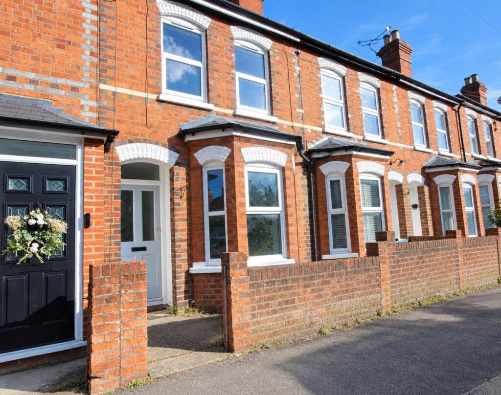 3 bed Mid Terraced House for rent in Burghfield. From Northwood - Reading
